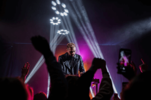 promocionarse cómo DJ